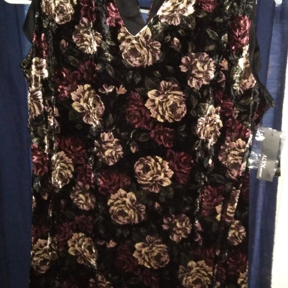 Dress - Picture 2 of 5